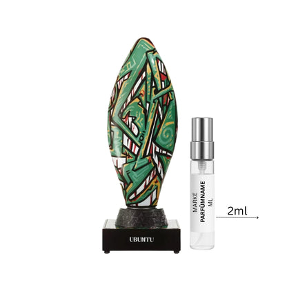 Florian Pontier Ubuntu Duftprobe 2 ml neben Flakon – fruchtig-blumiges Extrait de Parfum mit Magnolie, Pfirsichnektar, Ylang-Ylang und Vanille
