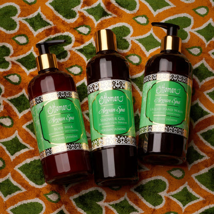 Ottoman Argan Spa Pflegeset Persian Jasmine mit Duschgel, Body Milk und Flüssigseife auf traditionellem Musterteppich