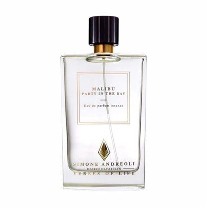 Parfumflakon von Simone Andreoli Malibù Party in the Bay Eau de Parfum intense, frischer tropischer Unisexduft aus der Verses of Life Kollektion, freigestelltes Produktbild auf weißem Hintergrund