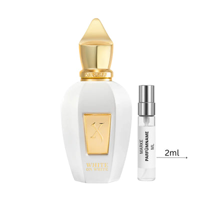 Xerjoff White on White Duftprobe 2 ml neben Flakon – sanfter Unisexduft mit cremiger Feige, warmem Holz und süßer Vanille